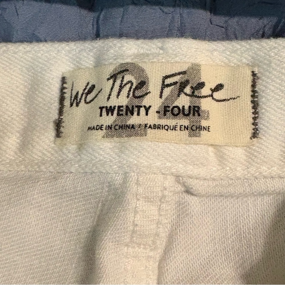 WE THE FREE denim shorts White distressed button fly
100 % Cotton Short - Picture 4 of 6
